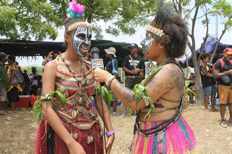 Dressing in cultural attires together #friendship_goals 💜 PNG East sepik province 💚🐊 | Fashion ...