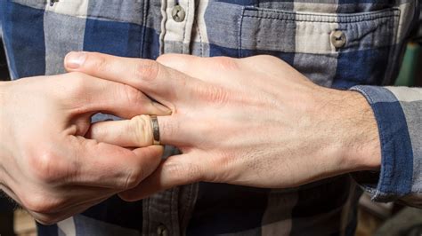 Avoid a painful wedding ring injury with these 4 tips | Ohio State Medical Center