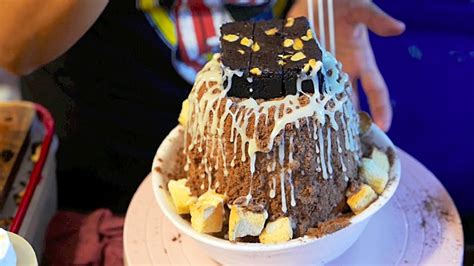 Bangkok Street Food - MEGA CHOCOLATE Ice Cream Sundae - YouTube