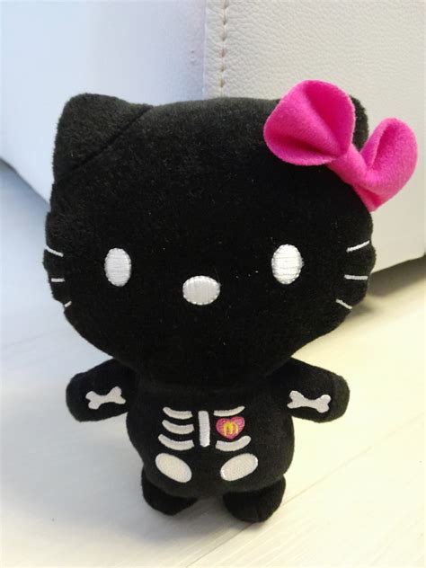 Mcdonald's Hello Kitty Plush Singing Bone, Hobbies & Toys, Toys & Games ...