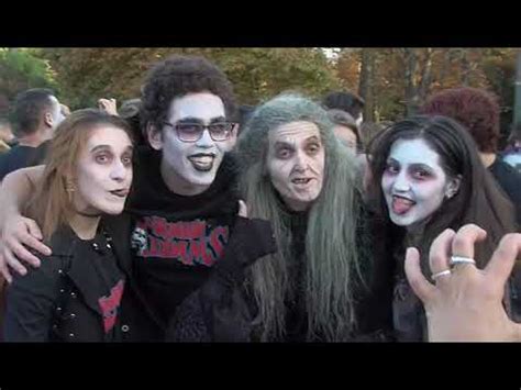 La Familia Addams: Halloween Flashmob - YouTube