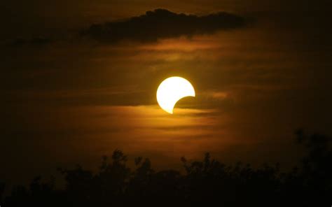 New Moon & Solar Eclipse This Weekend - Somya Devi Vedic Astrology