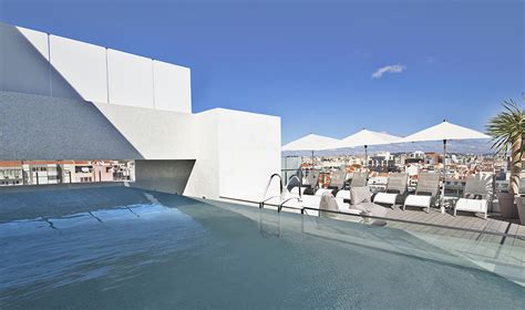 A boutique hotel in Lisbon’s city center to dive overlooking the city