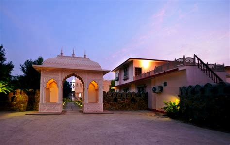 Top 4 star deluxe hotels in Ranthambore National Park