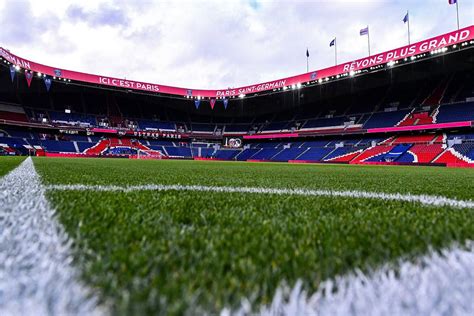 Psg Stadium / Download Wallpapers Parc Des Princes French Football Stadium Paris France Psg ...