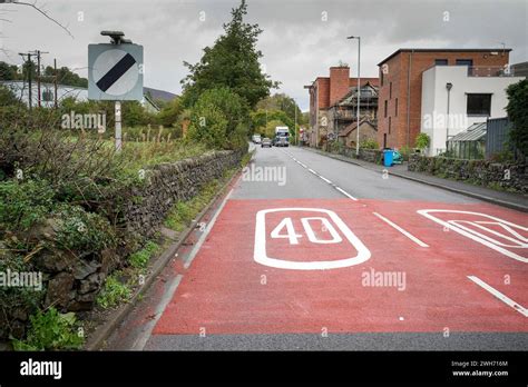 Speed limit signs uk hi-res stock photography and images - Alamy