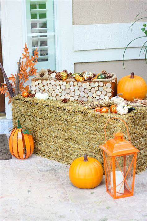 Love this faux hay bale for easy fall decor! Collapse and store it for next fall! Easy Fall ...