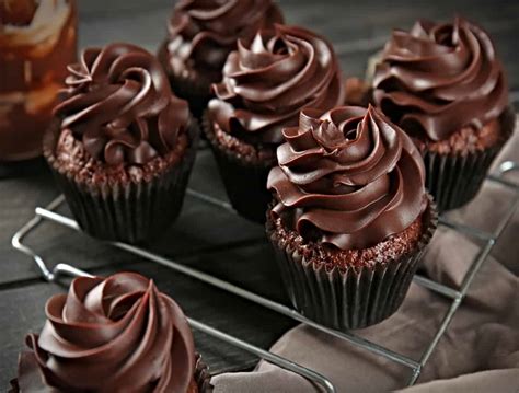 Creamy Chocolate Rum Frosting | Treat Dreams