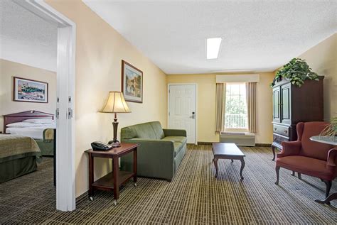 Baymont by Wyndham Smithfield | Smithfield, NC Hotels