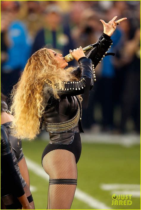 Beyonce Almost Falls During Super Bowl Performace, Makes It Look ...