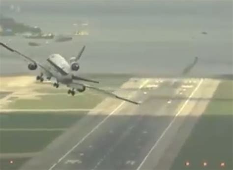 VIDEO Incredible landing of Alitalia plane at Kai Tak, former Hong Kong ...