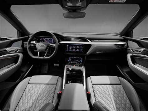 Audi e-tron interior :: electrichasgoneaudi.net