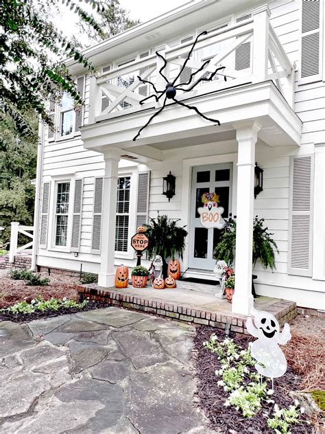 Haunted Halloween Home Tour 2023 {Exterior} – Dixie Delights