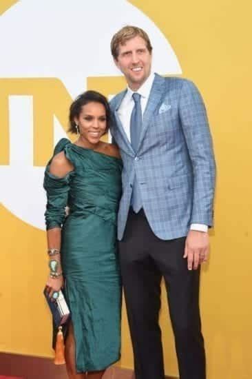 Dirk Nowitzki marries his Kenyan girl friend in a tradional wedding