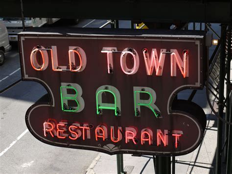 Old Town Bar and Restaurant vintage neon sign Old Neon Signs, Vintage Neon Signs, Old Signs ...