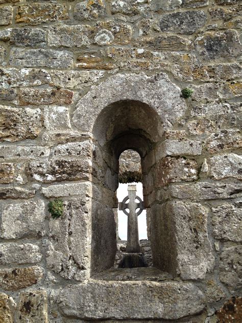 Cross in Clonmacnoise | Ireland, Cross