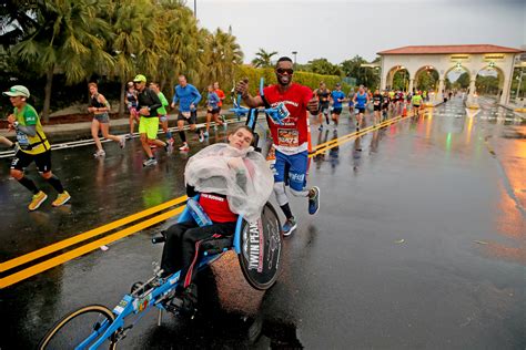 12 photos that show off the beauty of the Miami Marathon - Canadian Running Magazine