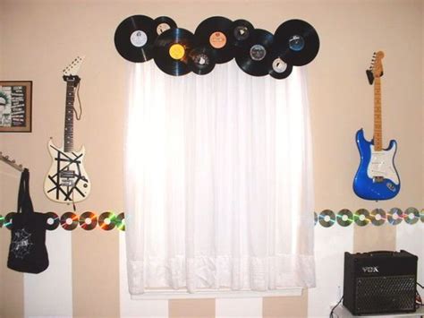 Music Bedroom Decor : Creating A Music Themed Bedroom | Music room decor, Music ... / Music ...