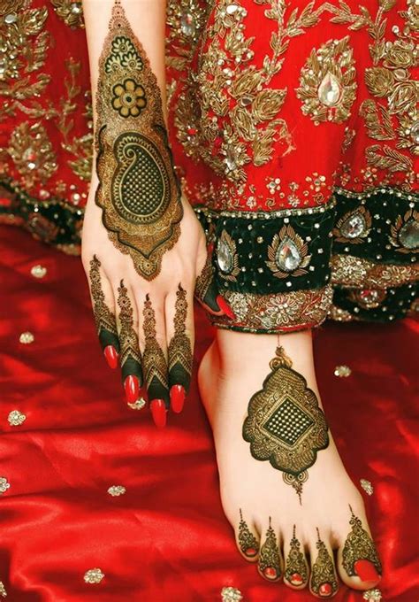 Latest and popular Gol Tikki Mehndi Designs with picture 2020/2021