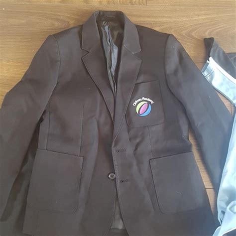 Oldbury Academy School and sport uniform in B67 Sandwell für £ 25,00 ...