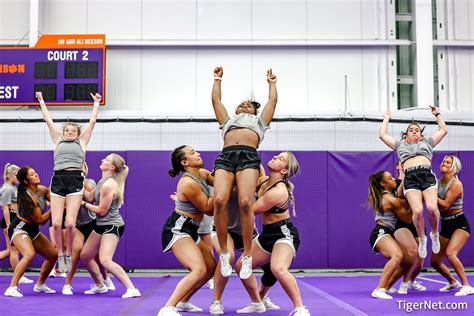 Clemson Photo of Cheerleaders - TigerNet