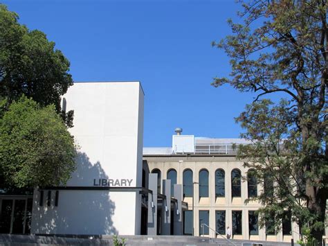 Camberwell Library | Anne Holmes | Flickr