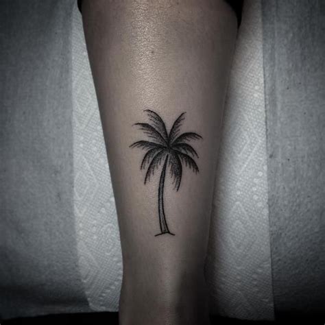 Hand poked palm tree tattoo on the Achilles. Trendy Tattoos, Mini Tattoos, New Tattoos, Body Art ...