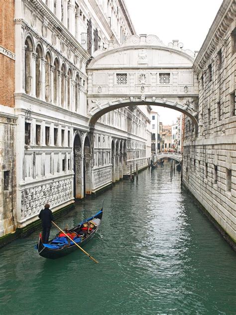 Gondola Going Under the Bridge of Sighs Venice Italy Editorial Photo ...