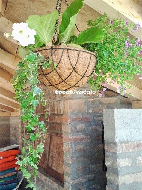 CreativaCale: Viseće cvetne korpe...torta,kafa i mir/Hanging flower basket...cake,coffi and peace