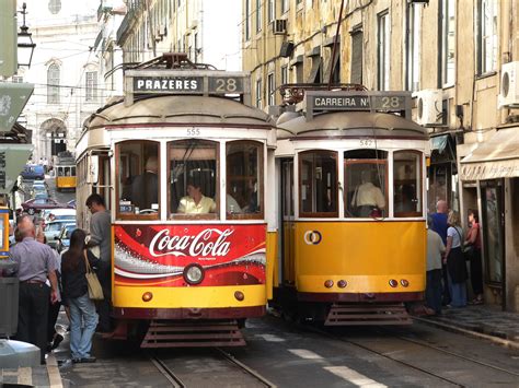 File:Tram 28, Lisbon, 20051011.jpg - Wikimedia Commons