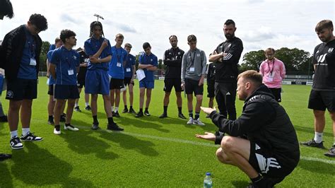 Fulham FC - Kicking Off A Career At Fulham FC