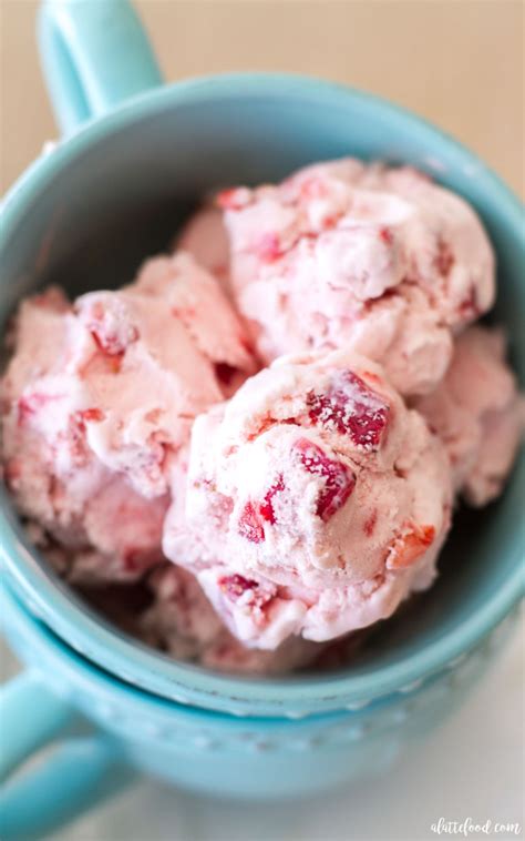 Homemade Strawberry Ice Cream - A Latte Food