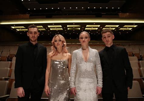 Clean Bandit: Clean Bandit und Zara Larsson mit "Symphony" in der "Tonight Show" von Jimmy ...