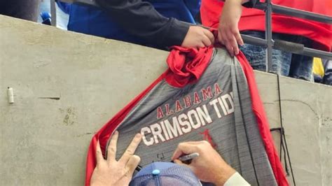 Former Tennessee Vols player gives Alabama fan an autograph they'll ...