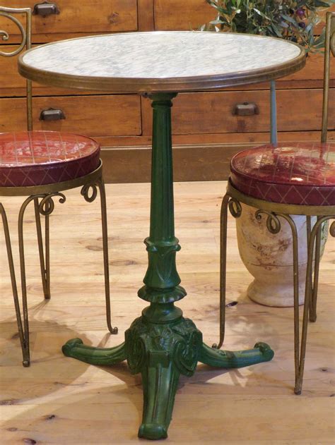 Bistro table, round marble top, green stand, Paris – Chez Pluie