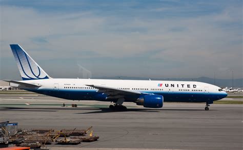 File:United Airlines Boeing 777-200ER N784UA San Francisco ...