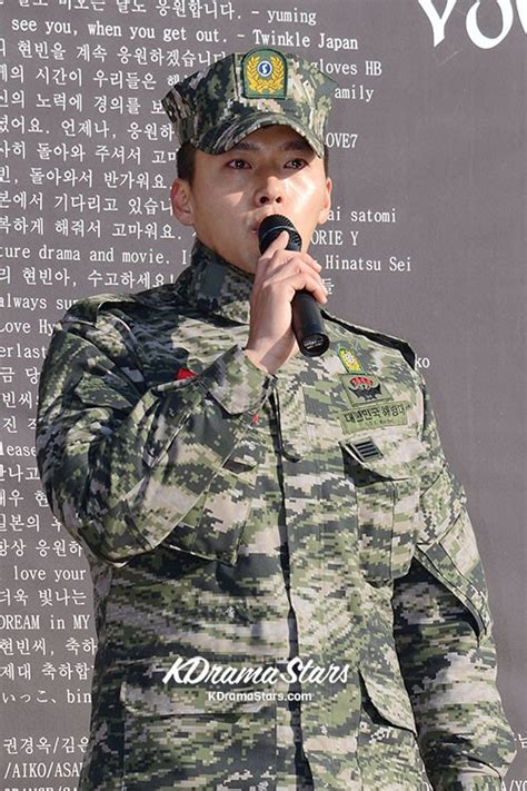 Hyun Bin discharged from military service [PHOTOS] | KDramaStars