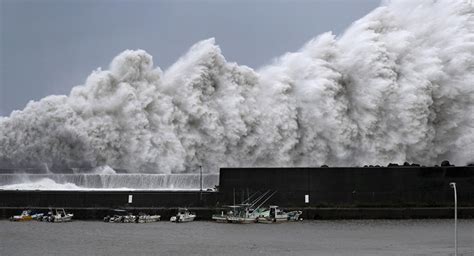 Osaka International Airport Flooded as Typhoon Hits Japan (PHOTO, VIDEO ...