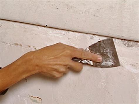 How to Repair a Plaster Wall | how-tos | DIY