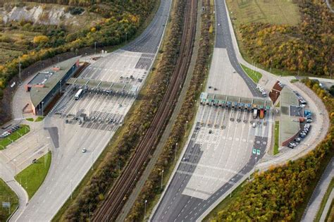 This amazing bridge-tunnel connects Sweden and Denmark