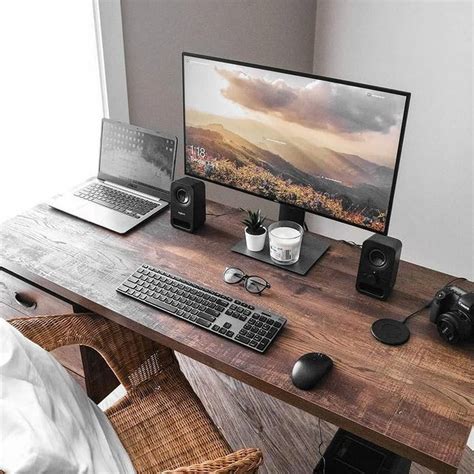 Simple Dark Themed Desk Setup | Home studio setup, Computer desk setup ...