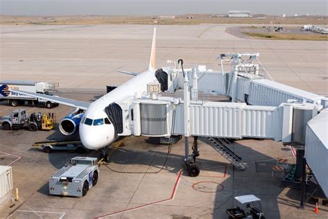 Calif.'s John Wayne Airport worker dies when jet bridge tire explodes