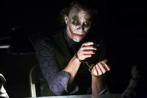 On-set photos of THE DARK KNIGHT interrogation scene | Joker dark ...