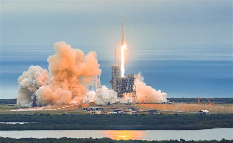 Spectacular SpaceX Space Station Launch and 1st Stage Landing - Photo/Video Gallery - Universe Today