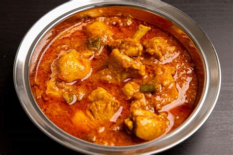 Simple Chicken Curry For Beginners | Chicken Curry For Bachelors – Spice Eats