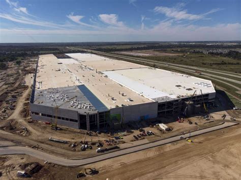 Tesla already wants to expand its $1.1 billion Austin-area plant