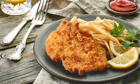 Schnitzel mit Pommes und Salat - Gaffel Am Platz Zum Grinkenschmied | Groupon