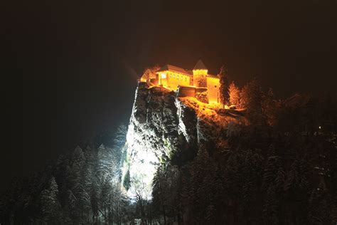 bled-castle-lit-night - TRAVELSLOVENIA.ORG – All You Need To Know To Visit Slovenia