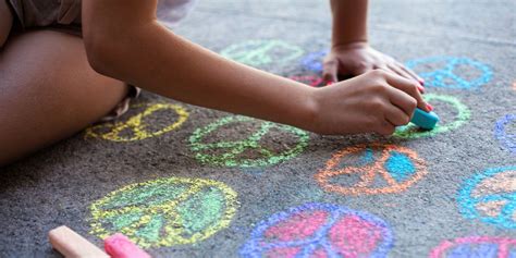 8 Best Sidewalk Chalk for Kids 2020 - Colorful Sidewalk Chalk