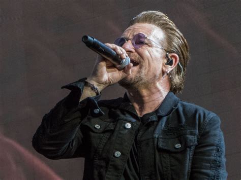 U2start.com | Photos | Bono Sings